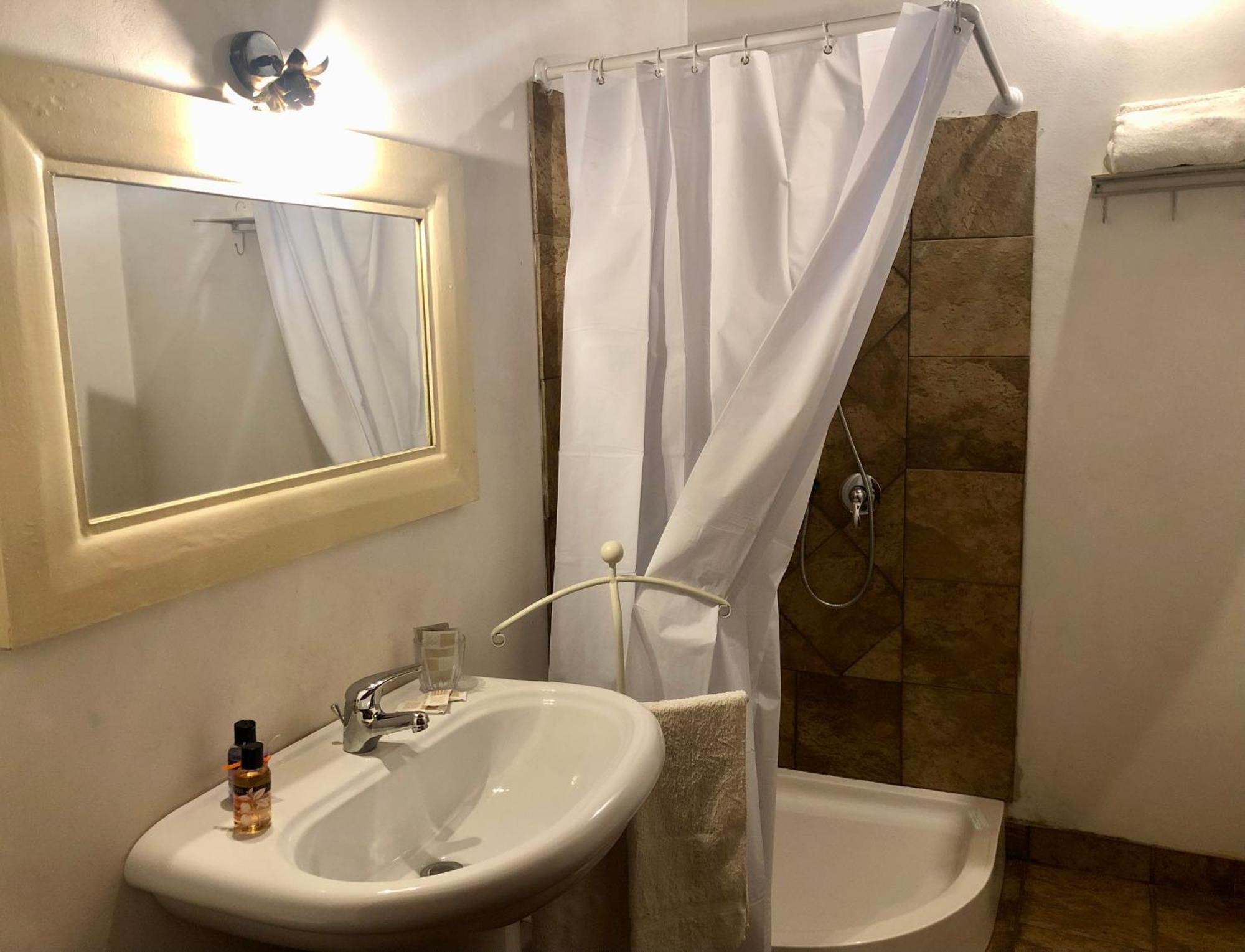 Casale Fedele Family Relax B&B Vicino Al Borgo Рончилионе Стая снимка